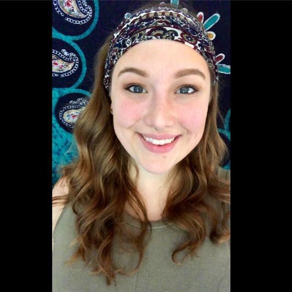 Meet your Posher, Claire - Picture 1 of 1